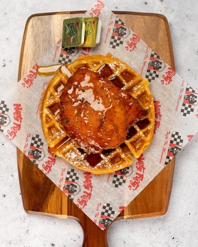 This combo = EVERYTHING 🍗🧇
