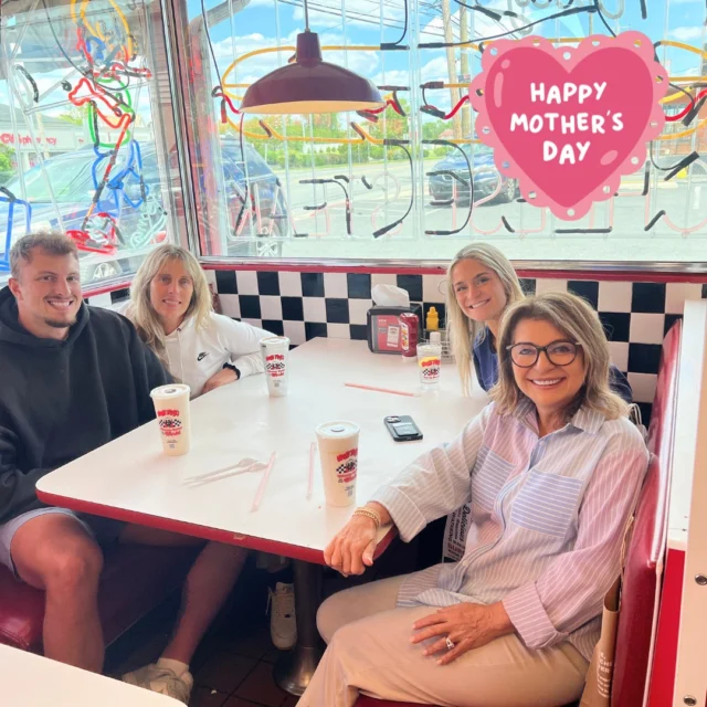 Here’s to the moms who do it all — today, we celebrate you! Wishing you a day full of love, laughter, & maybe a milkshake or two. 💐🍦