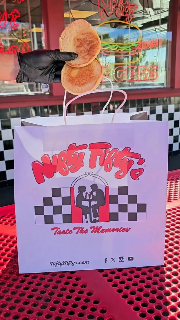🎩 A little shake, a little magic, and BOOM—Texas Ringer perfection! Watch the magic happen, then come grab yours. 🍔✨